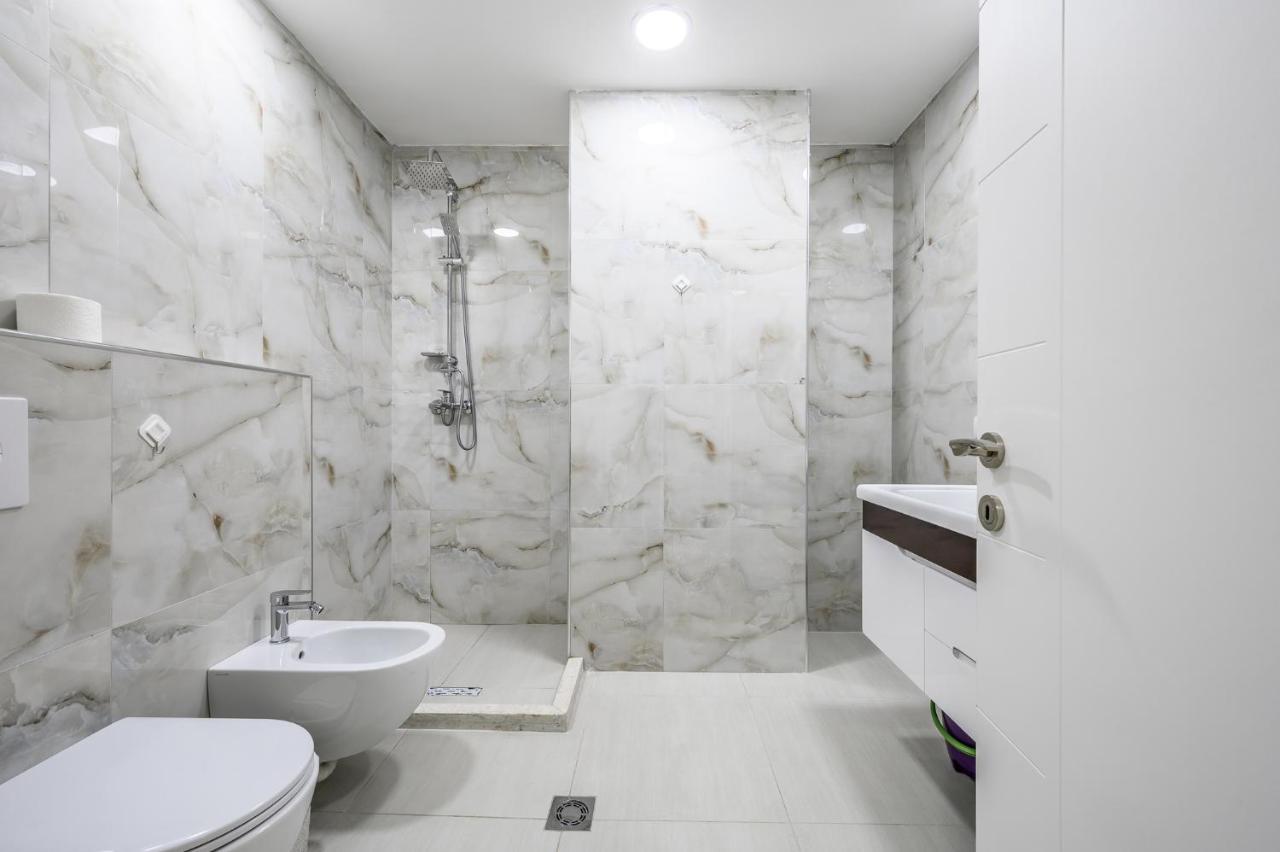 Miku Apartment-City Walk 1Bd Stylish Apartment 티라나 외부 사진